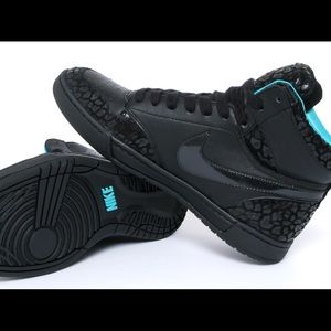 Nike women’s air Royalty Hi Leopard Pack